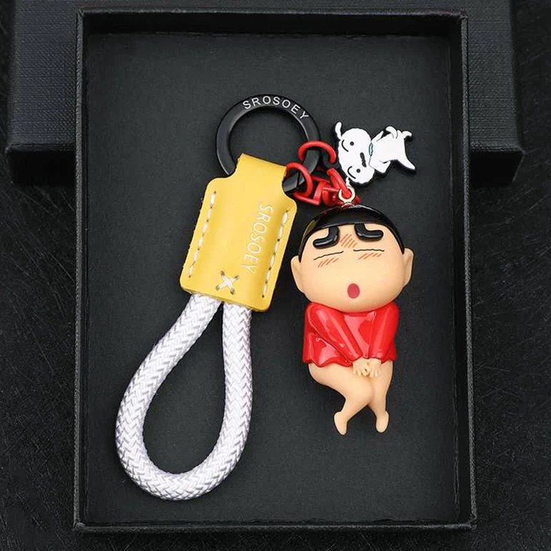 Car Accessories Japanese - アニメ「クレヨンしんちゃん」のかわいいフィギュアキーホルダー。カップル向け、キュートなデザイン。バックパックのペンダント、バッグチャーム、バックパックの飾りとして。車好きへのプレゼントにも。